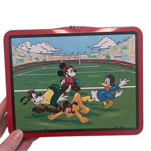 DISNEY MICKEY MOUSE & FRIENDS 1997 SERIES #2 METAL FOOTBALL THEMED LUNCH‎ BOX